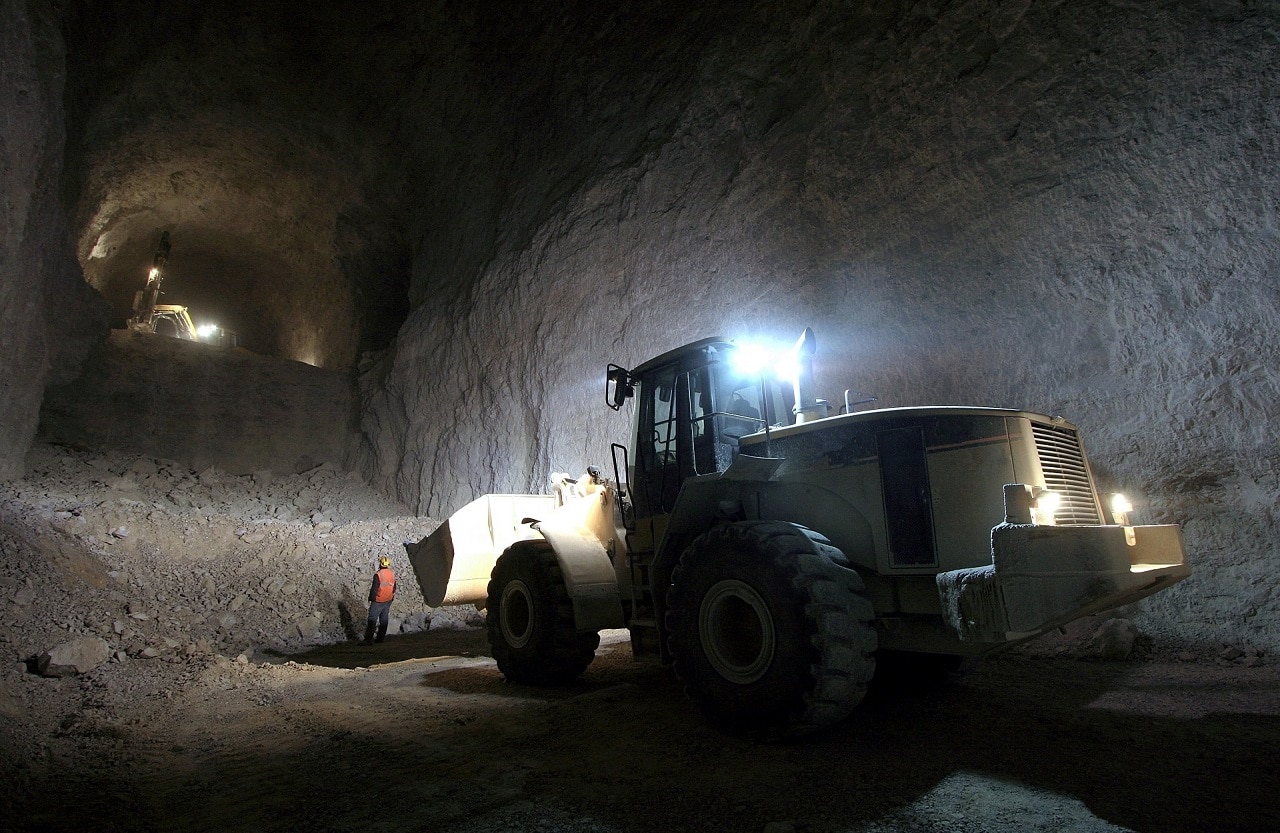 Loader in stope 1280 x 833 Loader in stope 1280 x 833